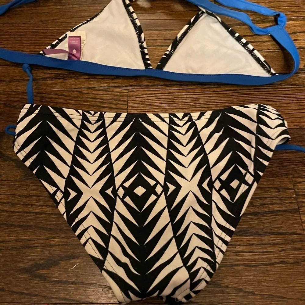 Aqua 💙🖤🤍 bikini size 10 👙 💦
